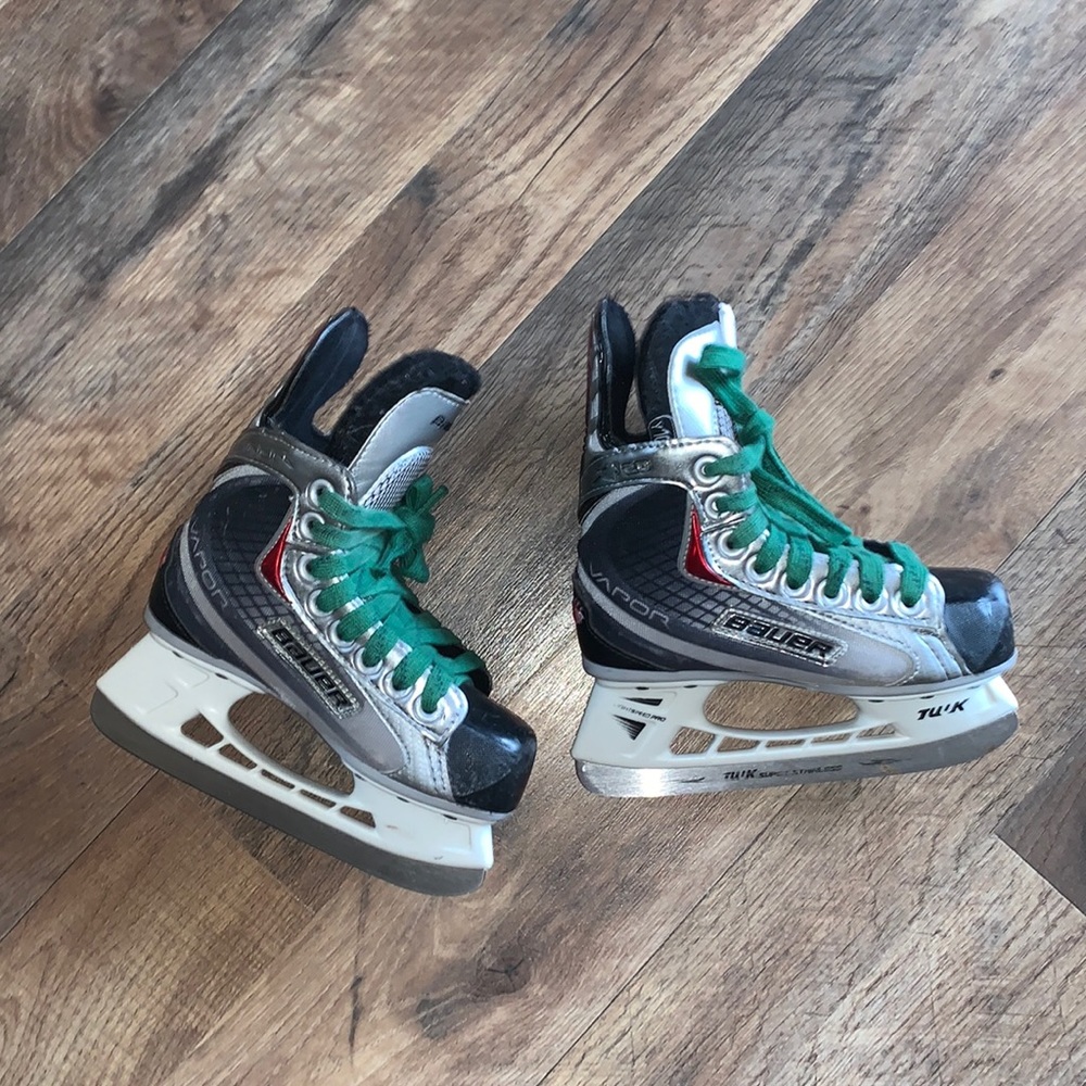 Boys Bauer Vapor VINTAGE hockey ice skates size US Y11